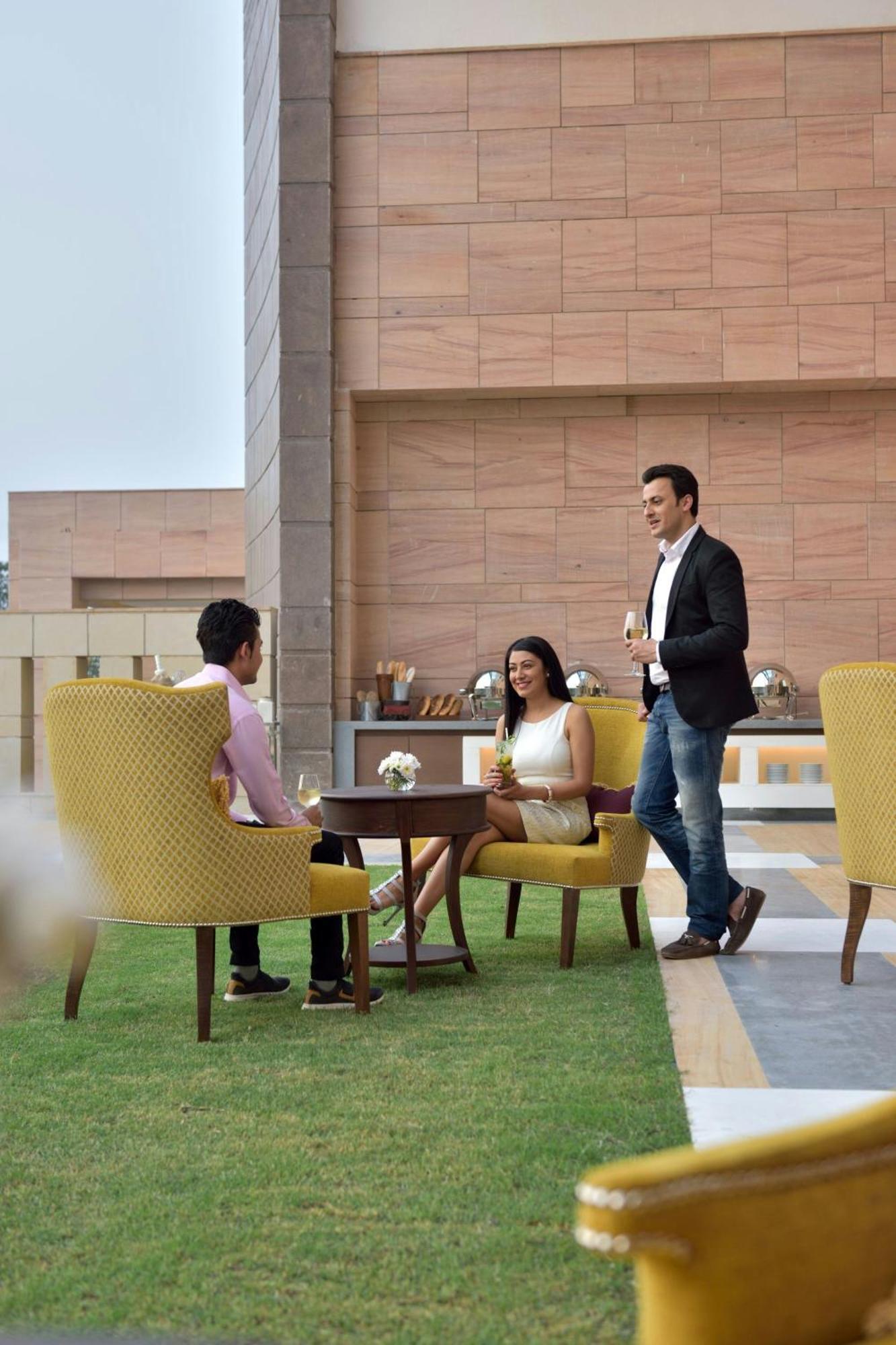Courtyard By Marriott Raipur Hotel Exterior photo