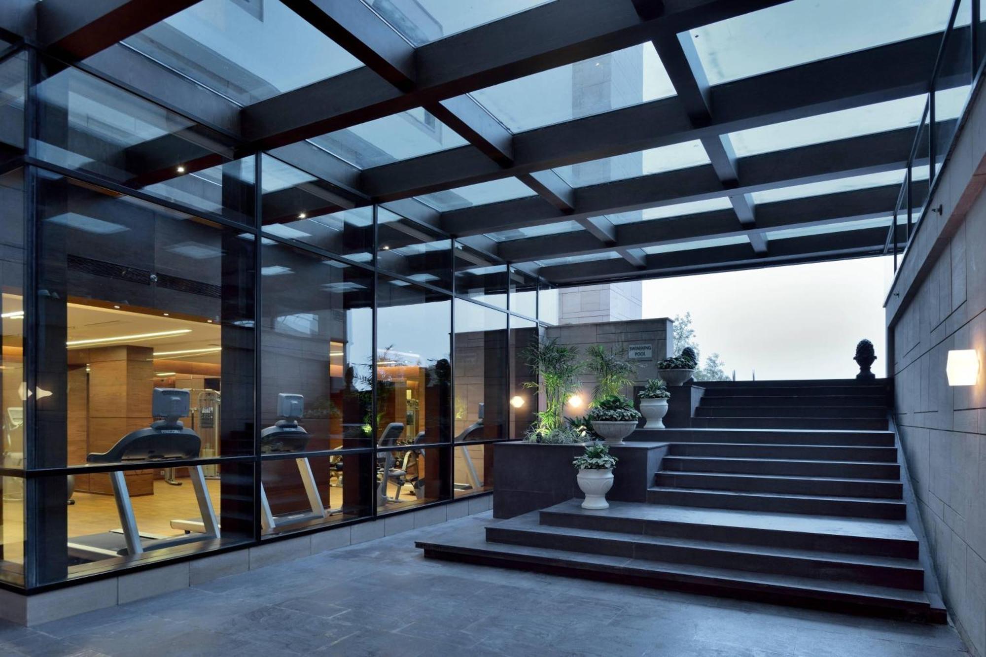 Courtyard By Marriott Raipur Hotel Exterior photo